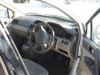 2000 Mitsubishi RVR Pictures