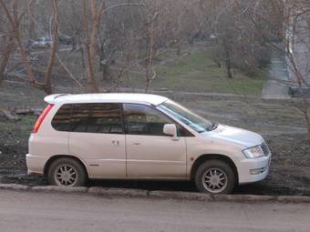 2000 Mitsubishi RVR Photos