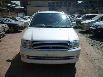 2000 Mitsubishi RVR Photos