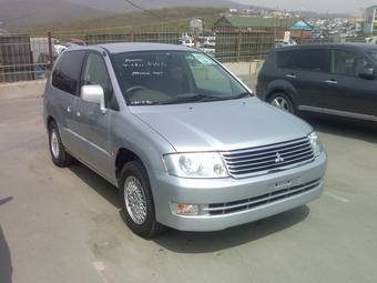 2000 Mitsubishi RVR Pictures