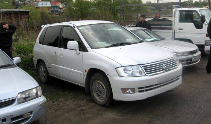 2000 Mitsubishi RVR