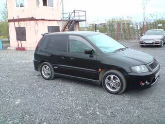2000 Mitsubishi RVR Photos