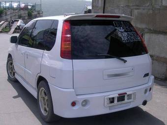 2000 Mitsubishi RVR Pictures