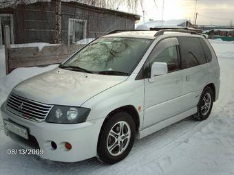 2000 Mitsubishi RVR Photos
