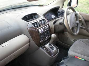 2000 Mitsubishi RVR Photos