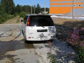 2000 Mitsubishi RVR Pictures