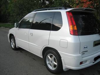 2000 Mitsubishi RVR Pictures