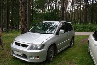 2000 Mitsubishi RVR Pictures