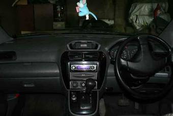 2000 Mitsubishi RVR Pictures