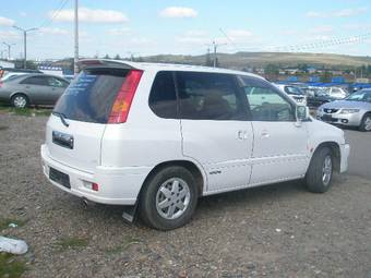 2000 Mitsubishi RVR Pictures