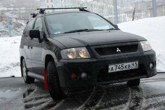 2000 Mitsubishi RVR Photos