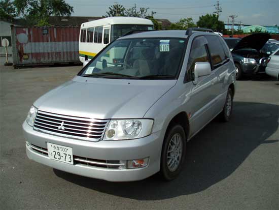 2001 Mitsubishi RVR Pictures