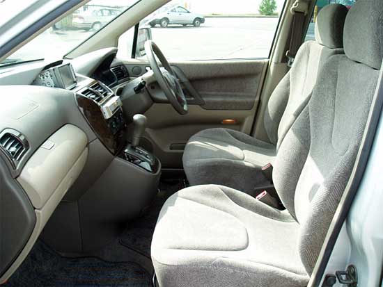2001 Mitsubishi RVR Pictures