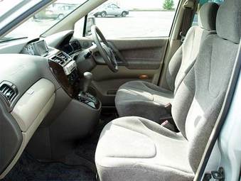 2001 Mitsubishi RVR Pictures