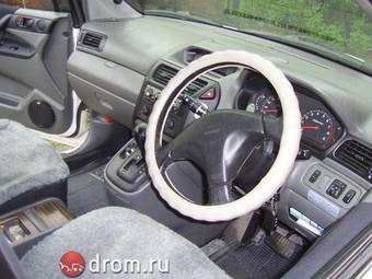 2001 Mitsubishi RVR Images