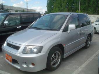 2001 Mitsubishi RVR Pictures