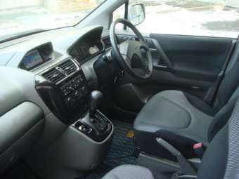2002 Mitsubishi RVR Photos