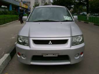 2002 Mitsubishi RVR Pictures