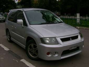 2002 Mitsubishi RVR Pictures