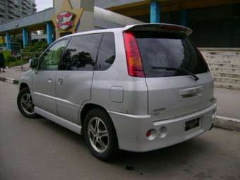 2002 Mitsubishi RVR Photos