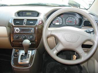2002 Mitsubishi RVR Pictures