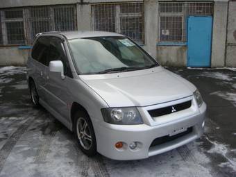 2002 Mitsubishi RVR Photos