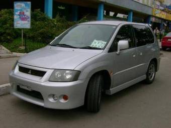 2002 Mitsubishi RVR Photos