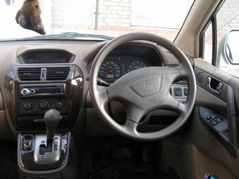 2002 Mitsubishi RVR Pictures