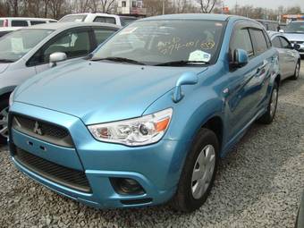 2010 Mitsubishi RVR Photos