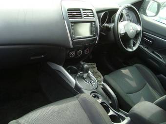 2010 Mitsubishi RVR Photos