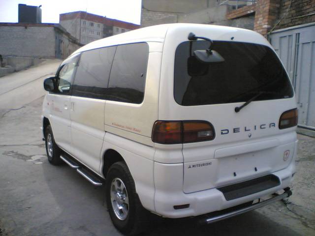 1999 Mitsubishi Space Gear