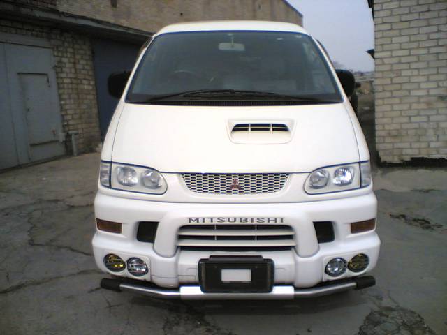 1999 Mitsubishi Space Gear
