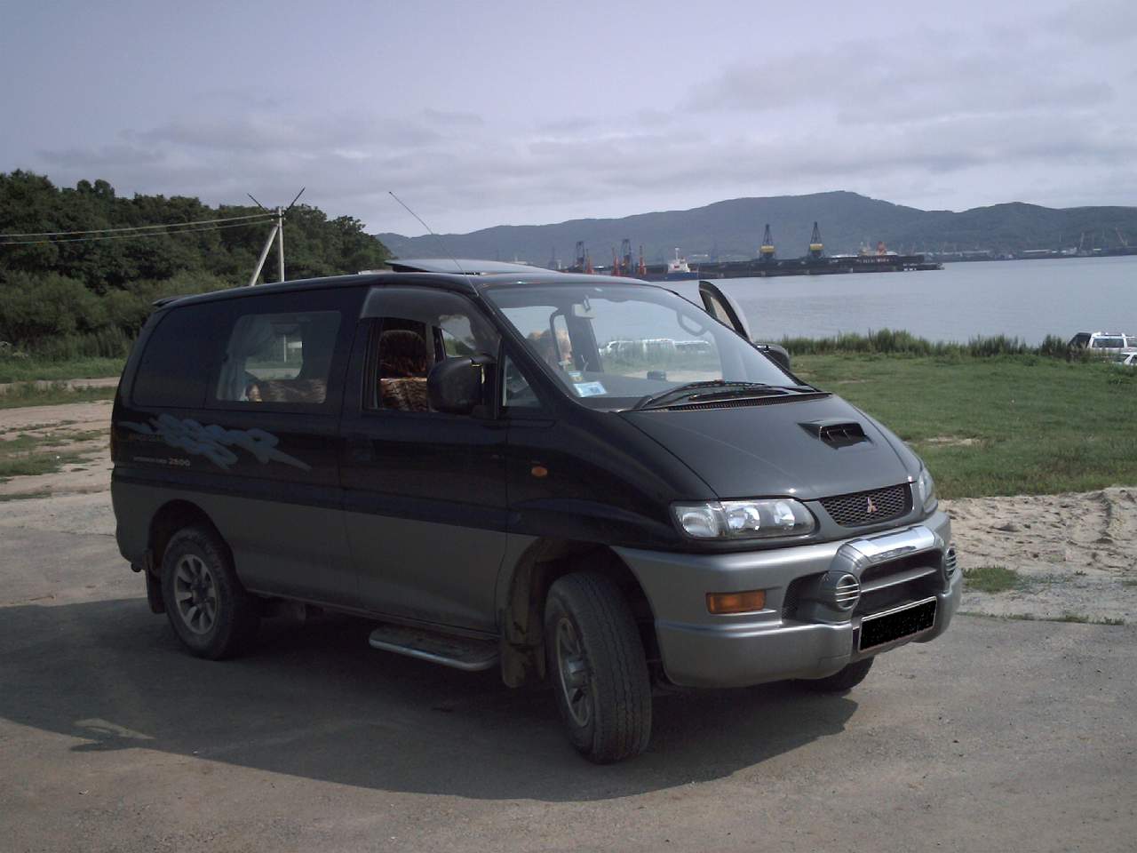 Toyota space. Mitsubishi Space Gear, 1999. Митсубиси Спейс Гир 4wd. Mitsubishi Space Gear. Мицубиси Спейс Гир 1999.