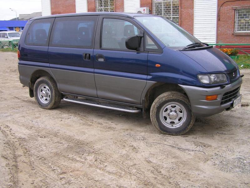 2000 Mitsubishi Space Gear