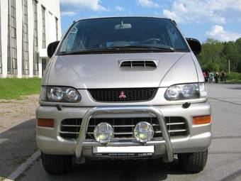 2000 Mitsubishi Space Gear Pics