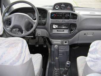 2000 Mitsubishi Space Gear Photos