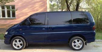 2000 Mitsubishi Space Gear Photos