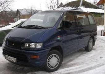 2000 Mitsubishi Space Gear Photos