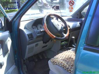 1992 Mitsubishi Space Runner Photos