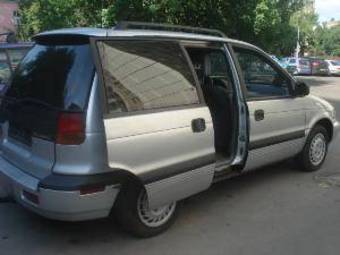 1993 Mitsubishi Space Runner Pictures