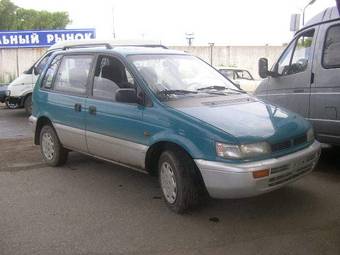 1995 Mitsubishi Space Runner Images