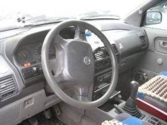 1996 Mitsubishi Space Runner Pictures