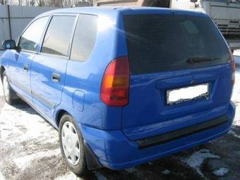 1999 Mitsubishi Space Star Photos