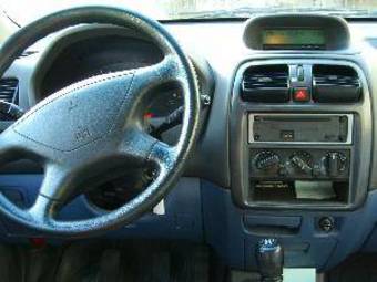 2001 Mitsubishi Space Star Pics