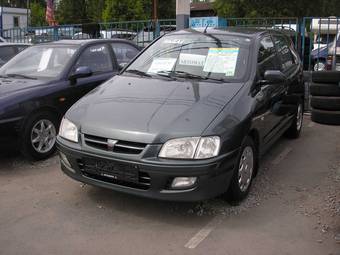 2002 Mitsubishi Space Star Photos
