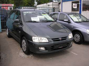 2002 Mitsubishi Space Star Photos