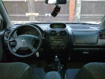 2003 Mitsubishi Space Star Pictures
