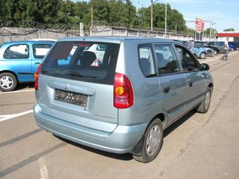 2003 Mitsubishi Space Star Pics