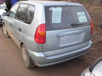 2004 Mitsubishi Space Star Photos