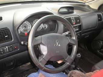 2004 Mitsubishi Space Star Photos